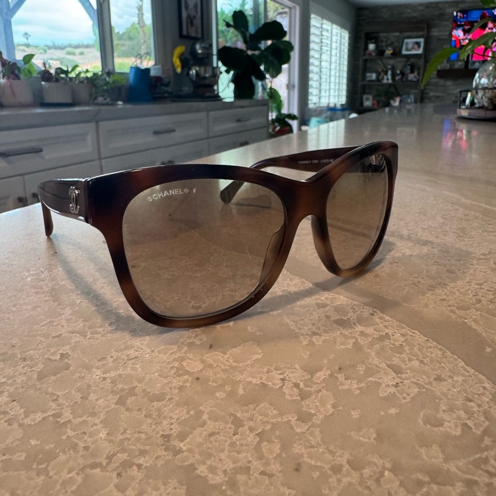 CHANEL Tortoise Shell cat eye Sunglasses